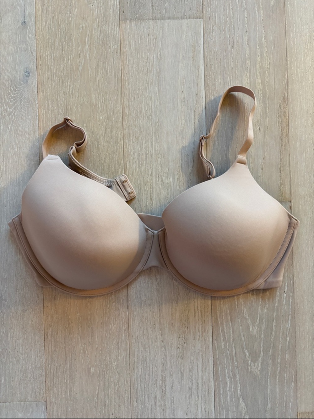 SKIMS Smooth Molded Underwire Bra in Beige